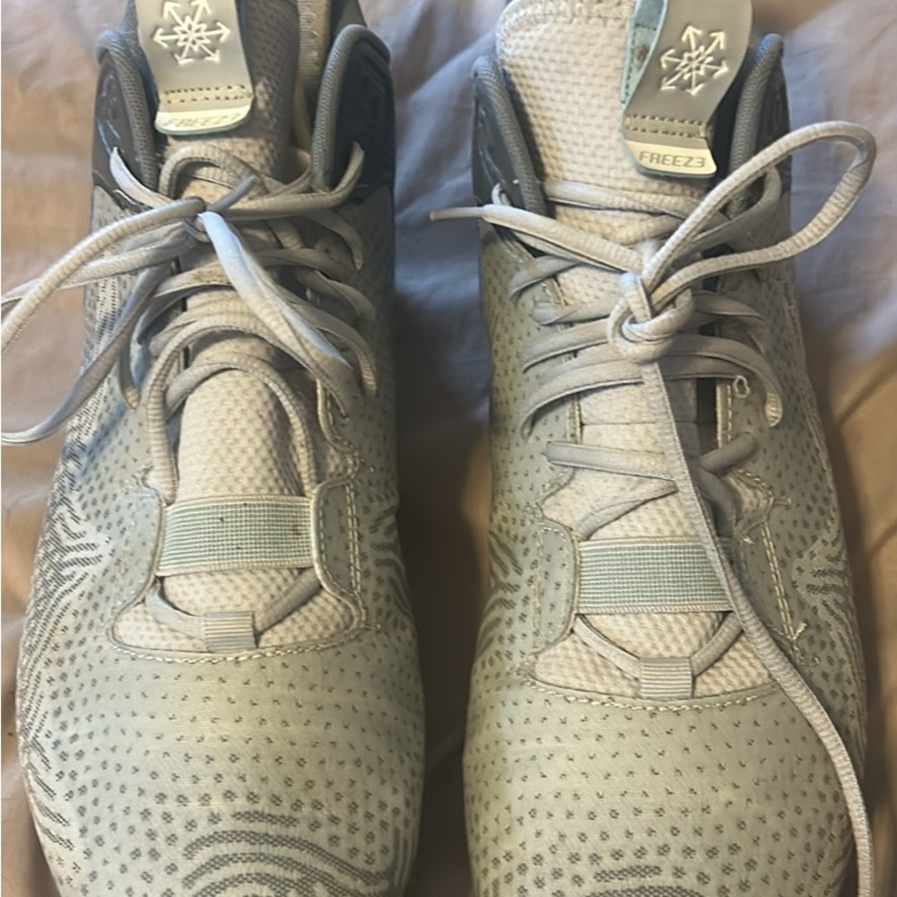 New Balance FREEZG3 Men’s Lacrosse/Football Cleats - Light Gray - size 2E 13